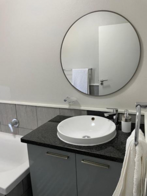 Tranquil 2 bed 2 bath studio